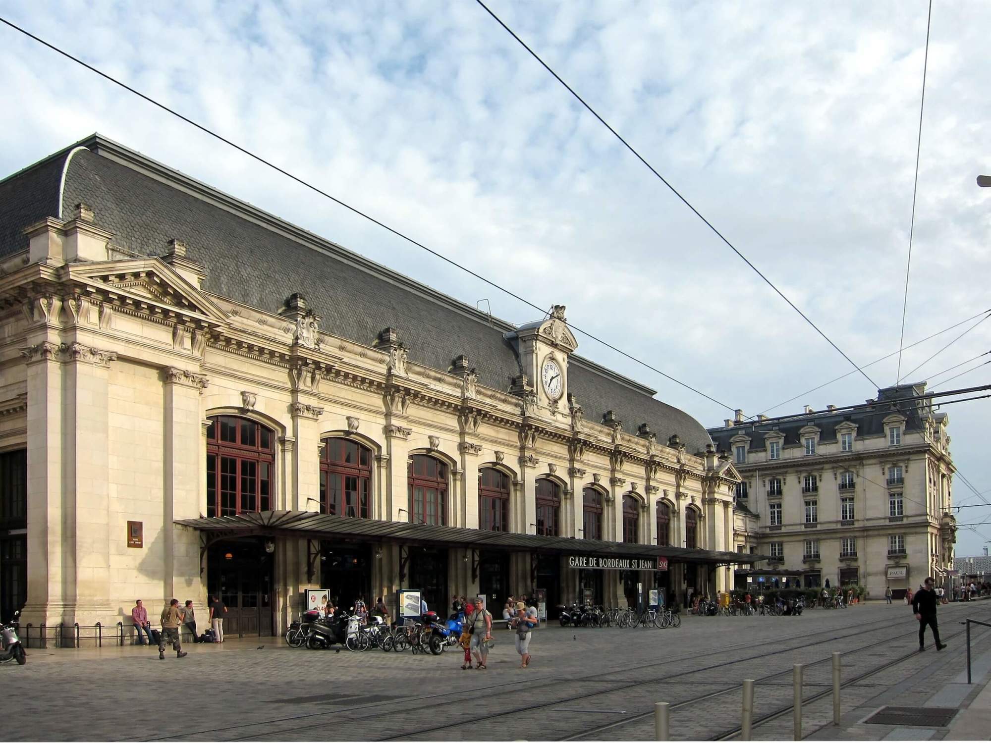 La gare Saint-Jean de Bordeaux qui accueille depuis juillet 2017 la LGV reliant à Bordeaux à Paris