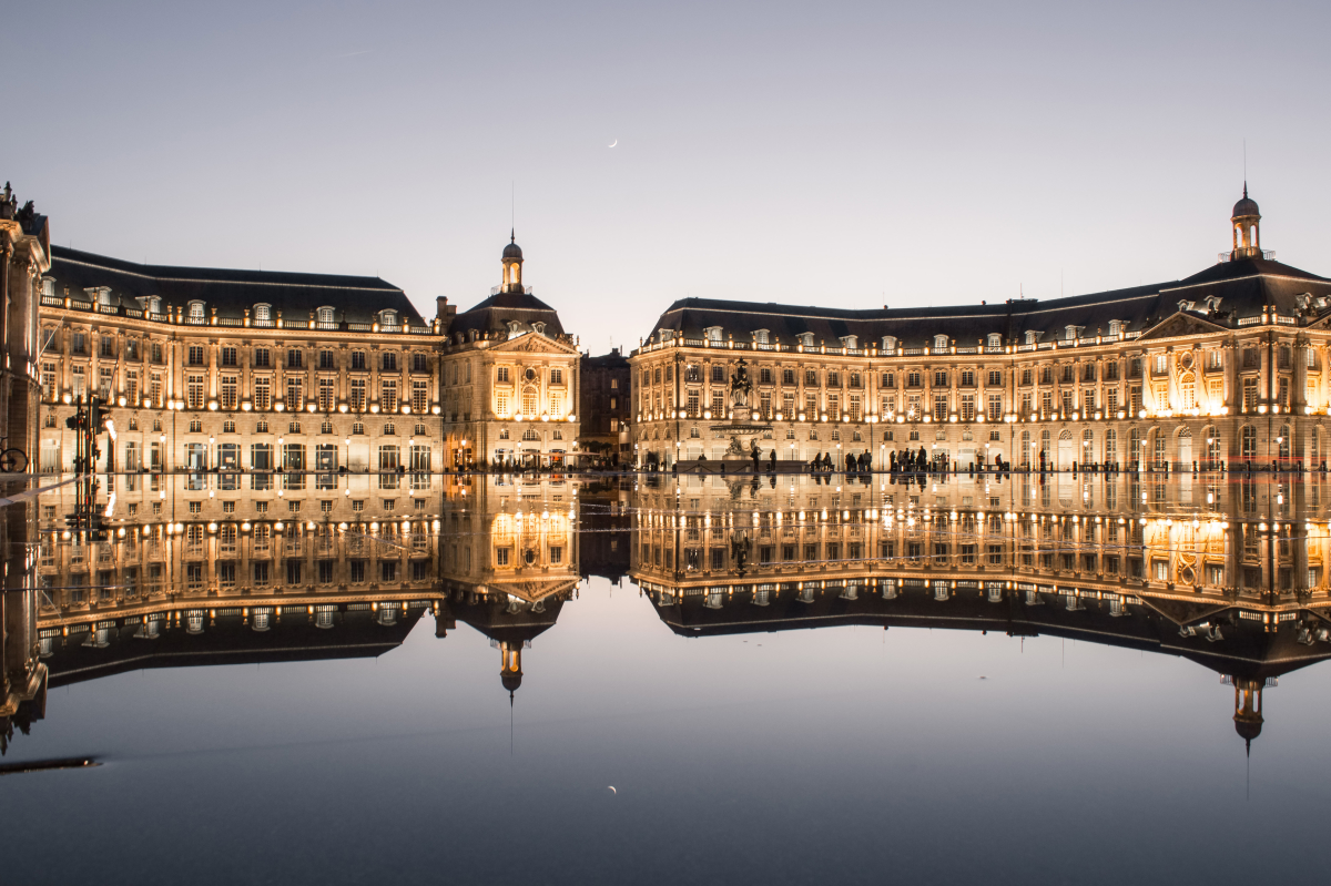 taux de crédit immobilier bordeaux - La place de la Bourse et le miroir d'eau à Bordeaux
