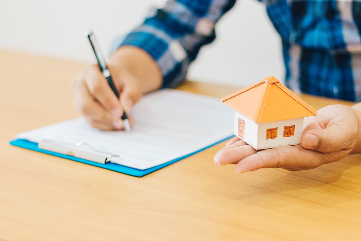 Le mandat de gestion locative à Bordeaux de IMMO9 Gestion comprend l'ensemble des prestations nécessaires à la gestion location d'un bien mandat de gestion locative à Bordeaux - signature d'un mandat de gestion locative en agence