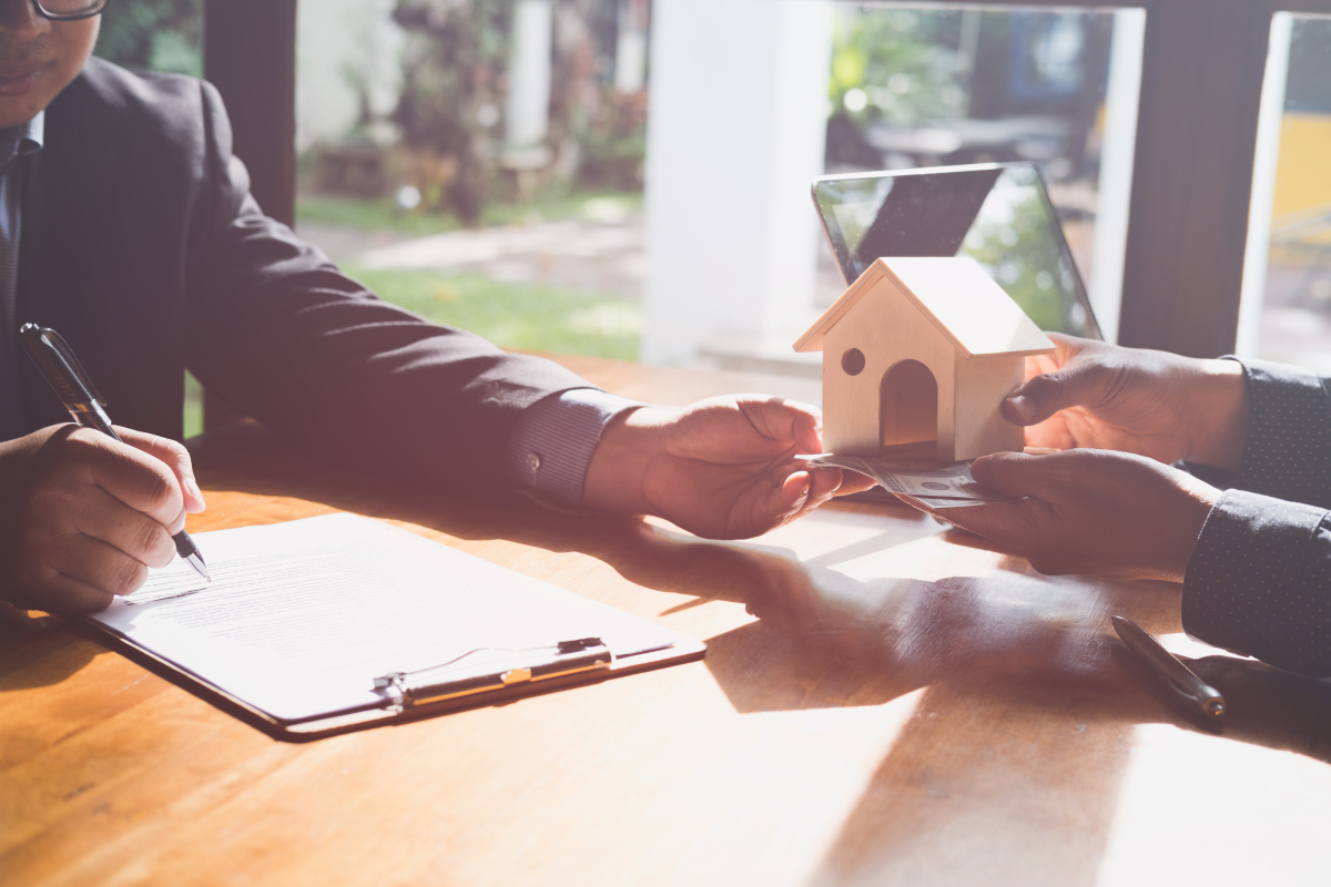 Le mandat de gestion locative d'IMMO9 gestion est sans engagement mandat gestion locative bordeaux - un rendez-vous en agence immobilière pour signer un mandat de gestion locative
