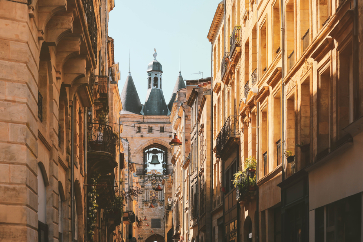  Immobilier de luxe à Bordeaux - vue sur la vieille ville de Bordeaux