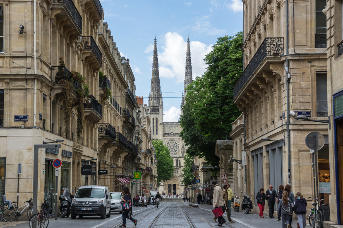 Immobilier de luxe à Bordeaux - vue sur la cathédrale Saint-André à Bordeaux