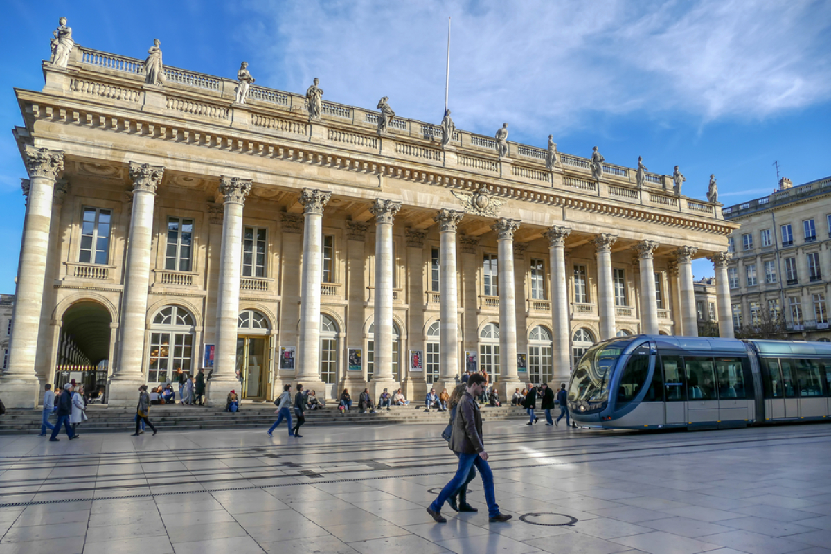 Bordeaux - Les taux de crédit en région sont un indicateur pour savoir si c'est le moment de renégocier son crédit Comment négocier son prêt immobilier à Bordeaux - vue sur le Théâtre de l'Opéra à Bordeaux