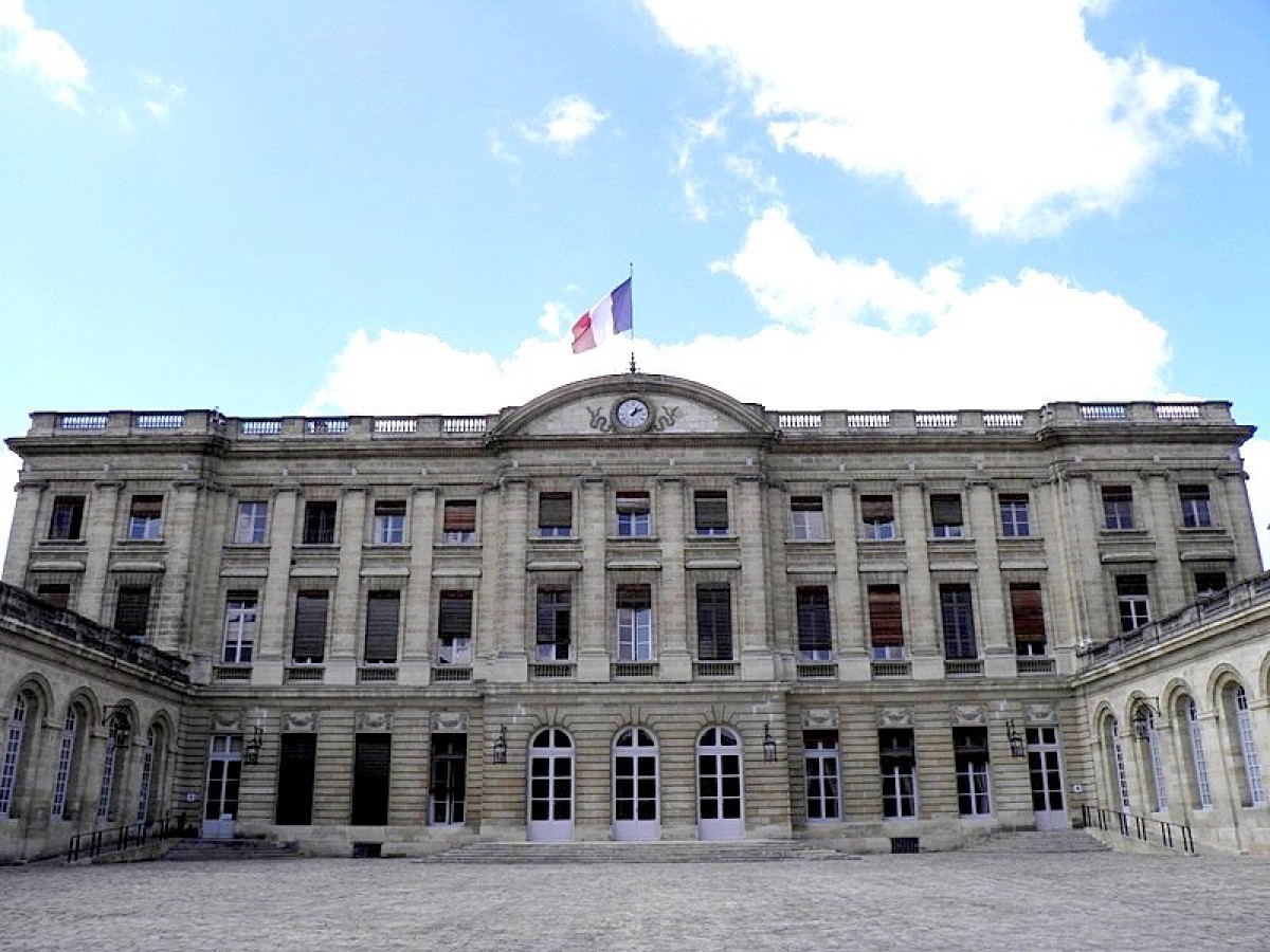 L'hôtel de ville de Bordeaux, lieu de toutes les tensions L'hotel de ville de Bordeaux