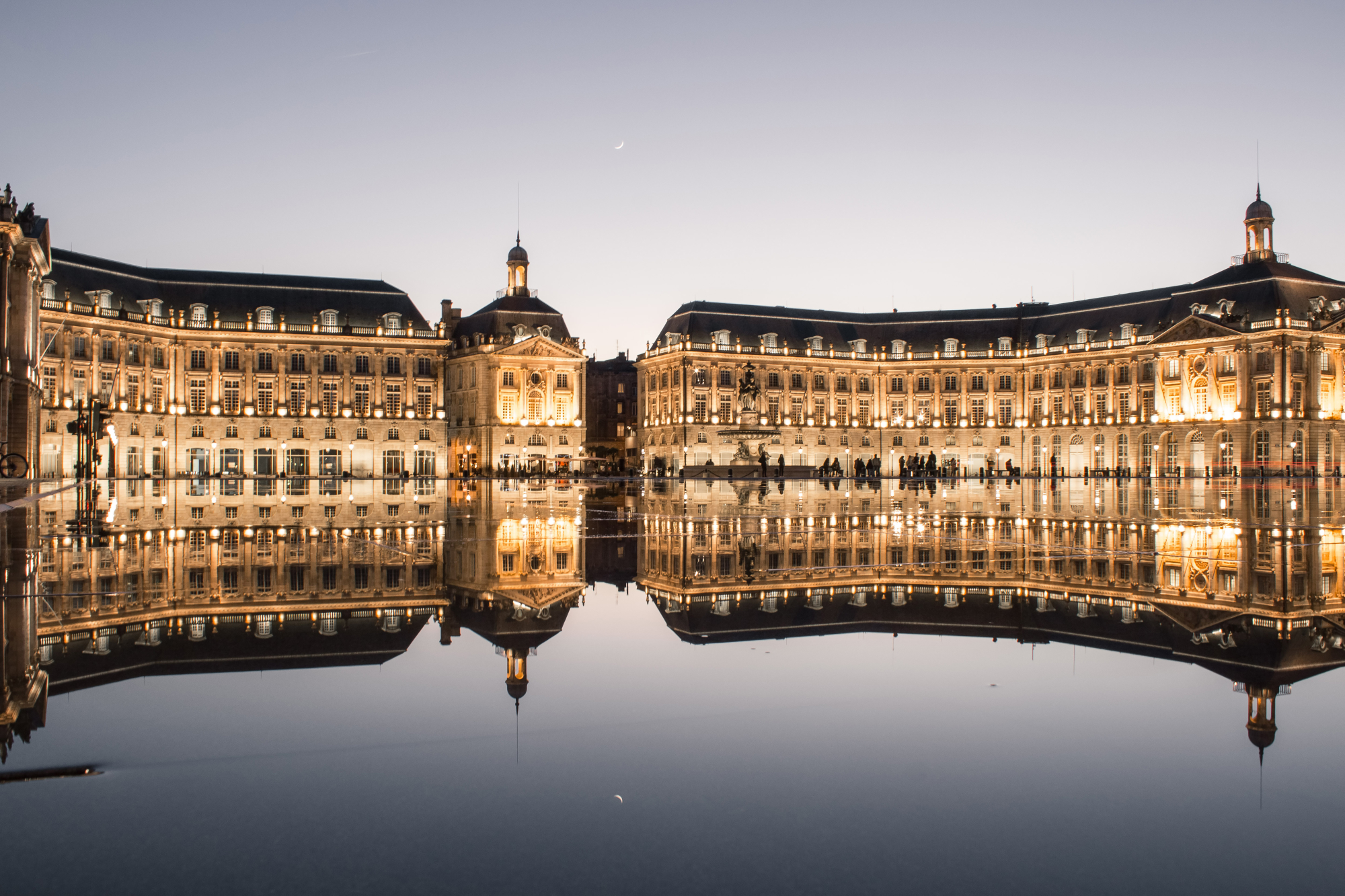 Miroir d'eau sur la place de la Bourse à Bordeaux