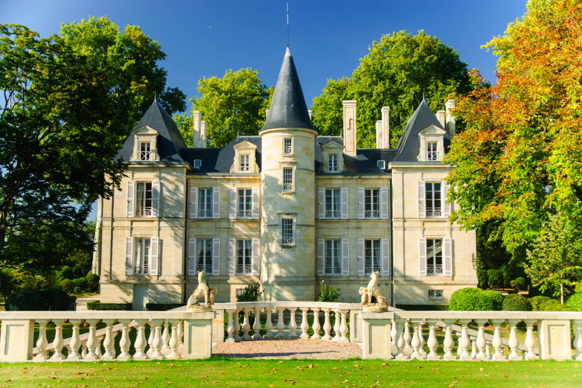 Arrivée du tramway à Parempuyre - le Château Clément Pichon dans la région du Médoc