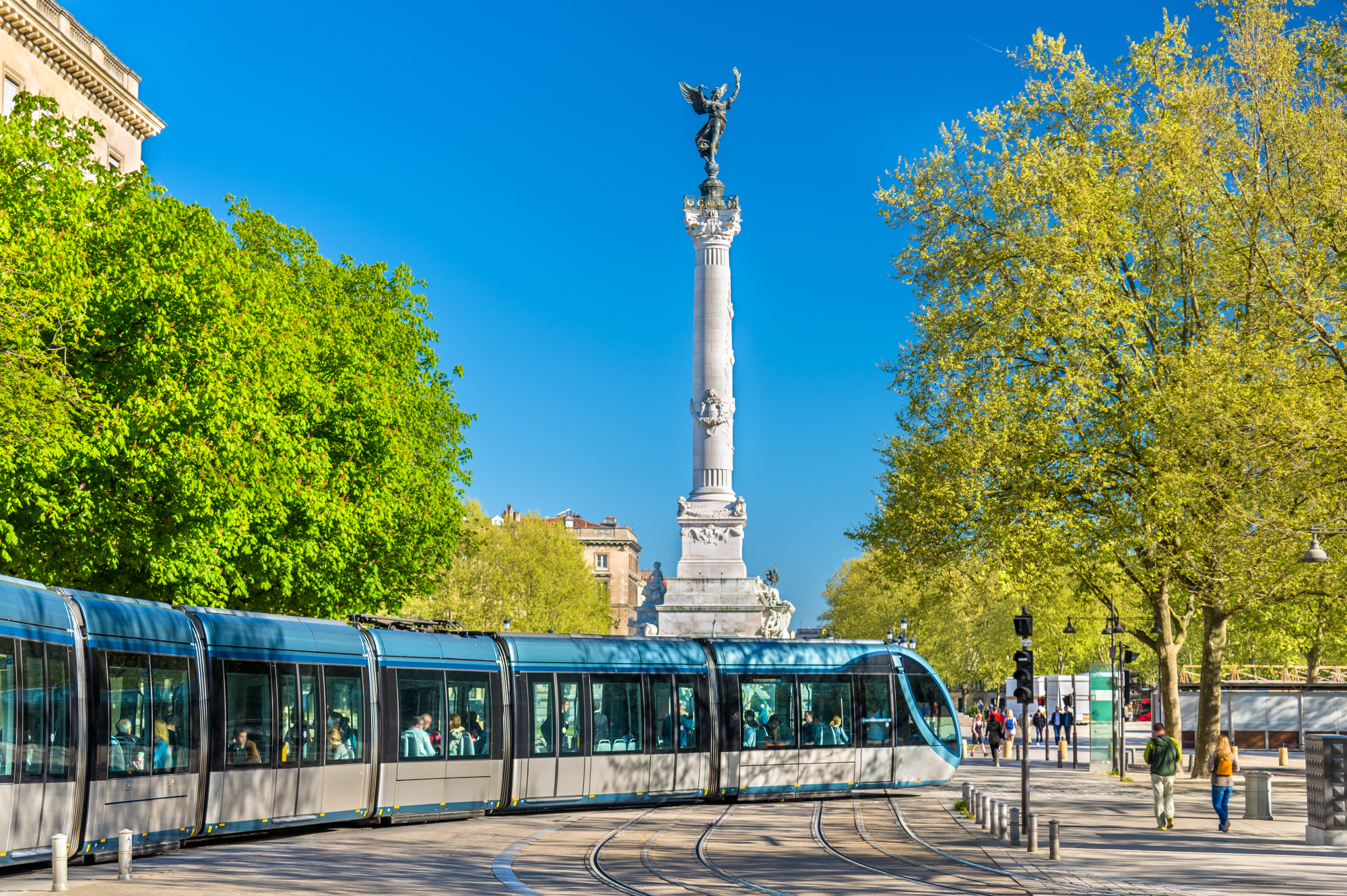 Tramway près du Monument aux Girondins à Bordeaux