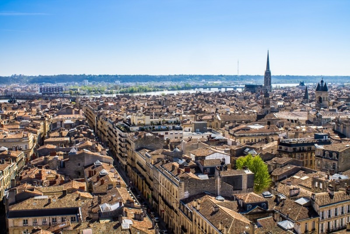 vue plongeante sur les toits de Bordeaux