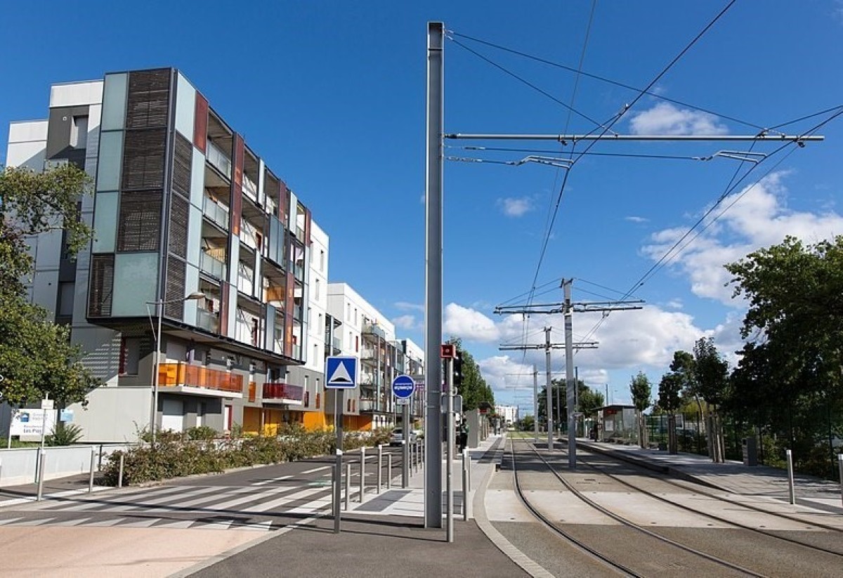  Tension à Bordeaux Métropole – vue sur le tramway à Mérignac