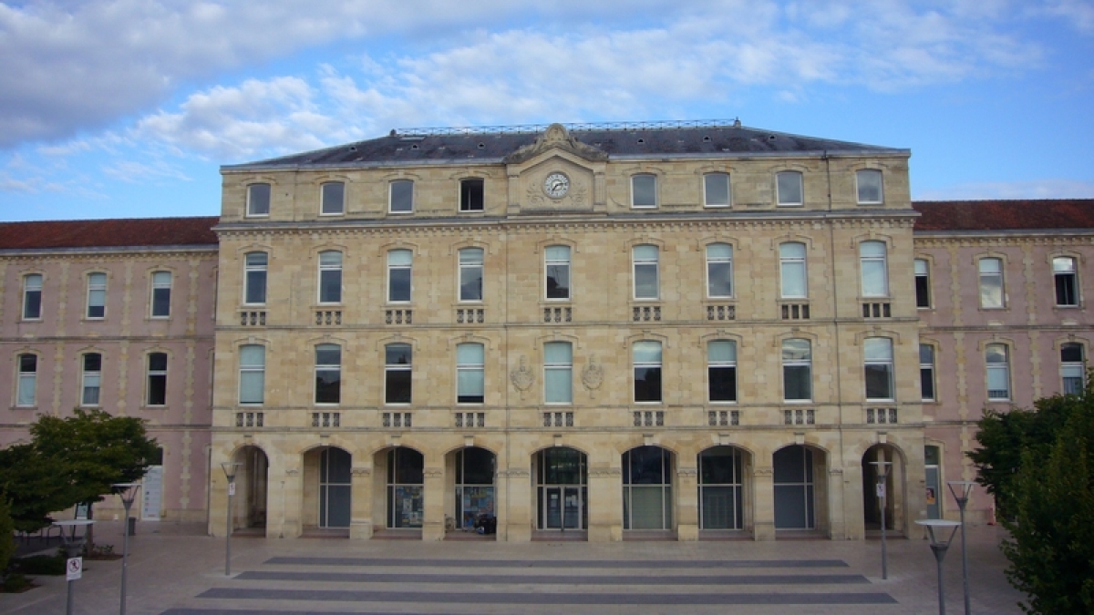 CHU des enfants à Bordeaux. Façade du CHU des enfants à Bordeaux