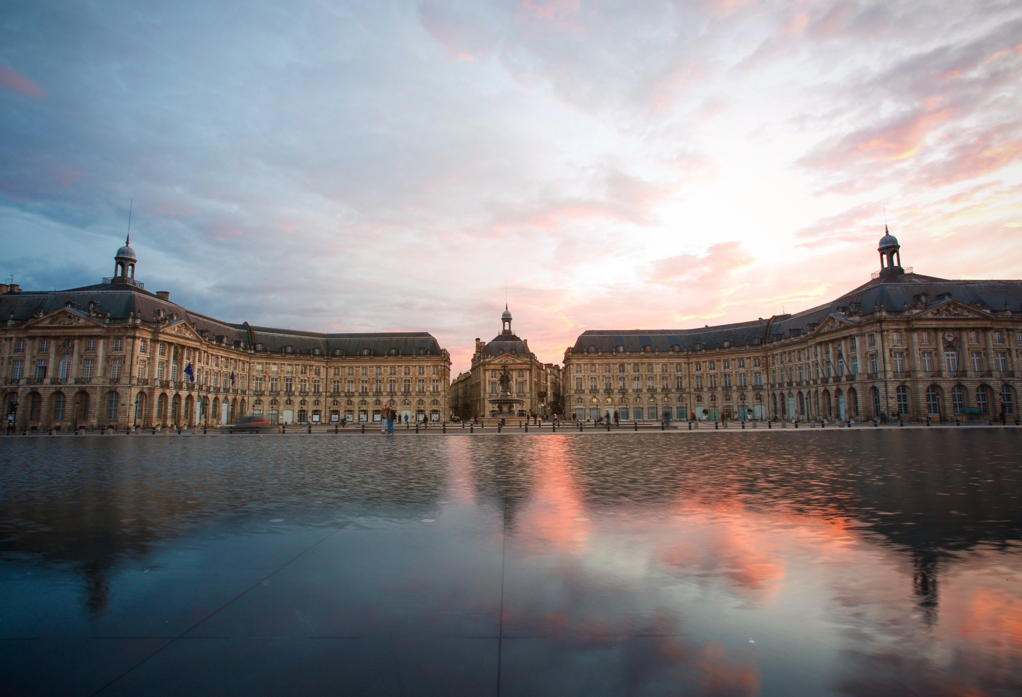 bordeaux au coucher de soleil