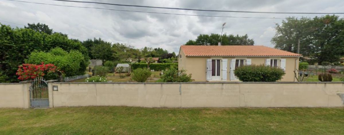  Des maisons individuelles avec de grands terrains profitent de la quiétude de la rue de la Lande