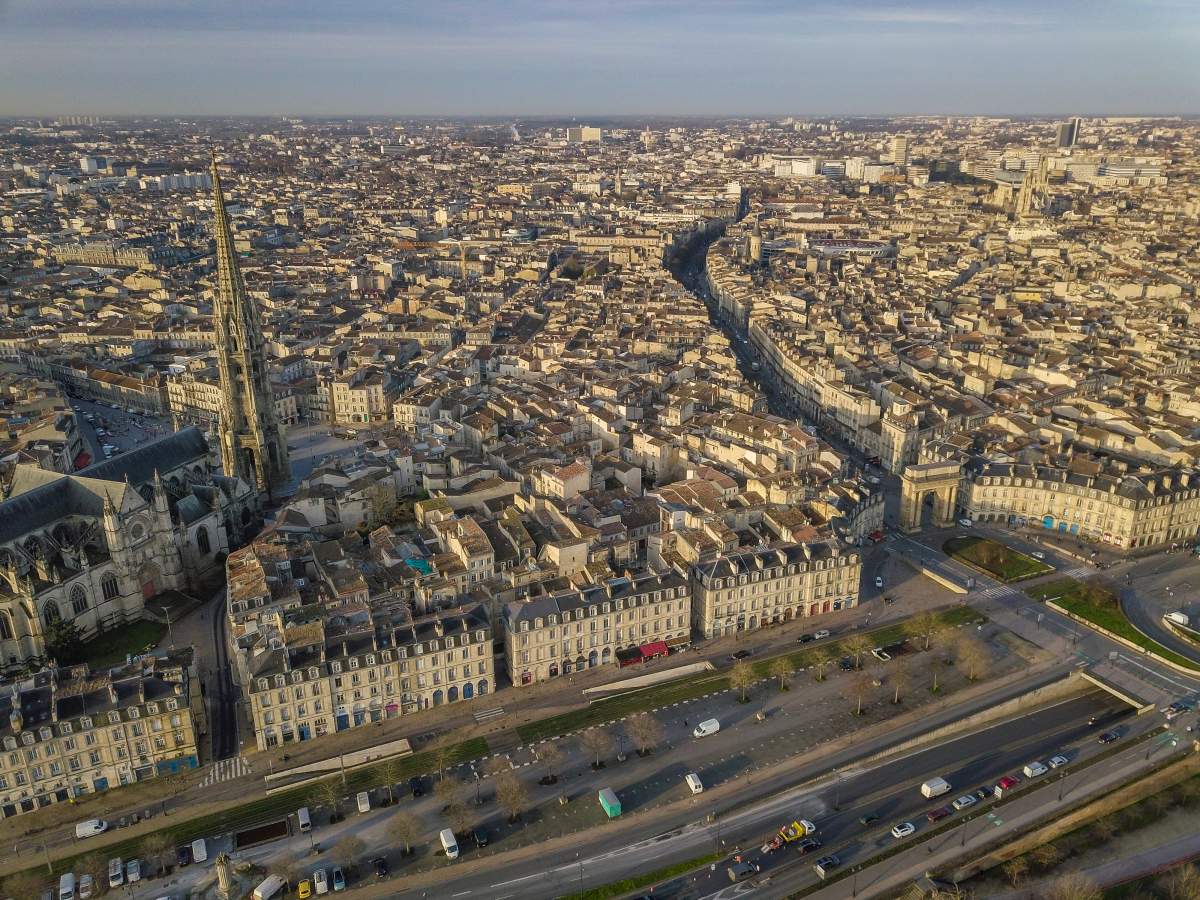 production de logements à bordeaux - Vue aérienne de Bordeaux et de l'église Saint-Michel