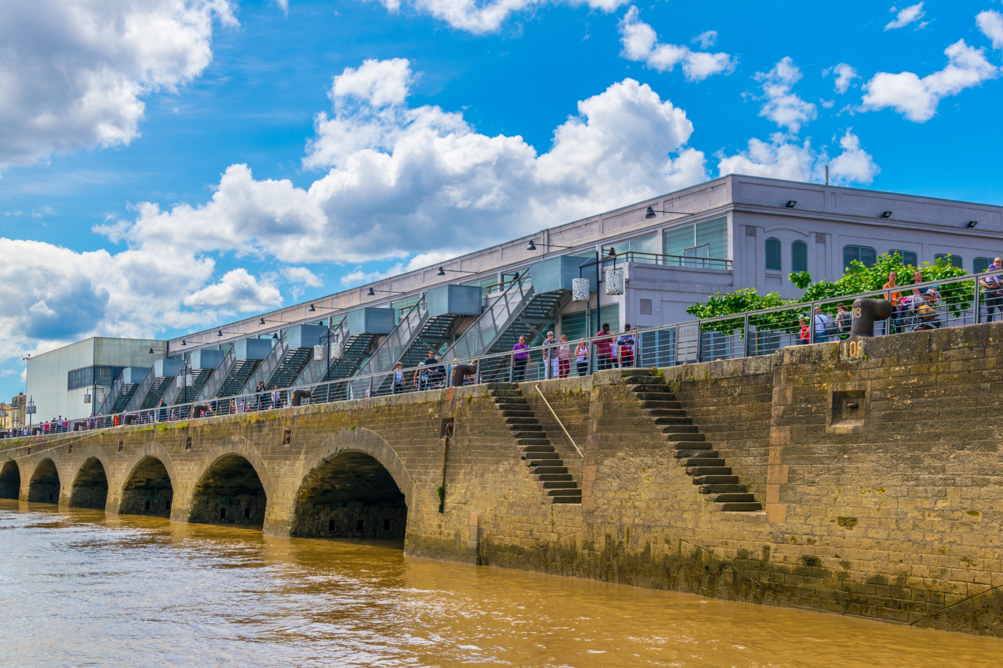 Quais de Garonne à Bordeaux