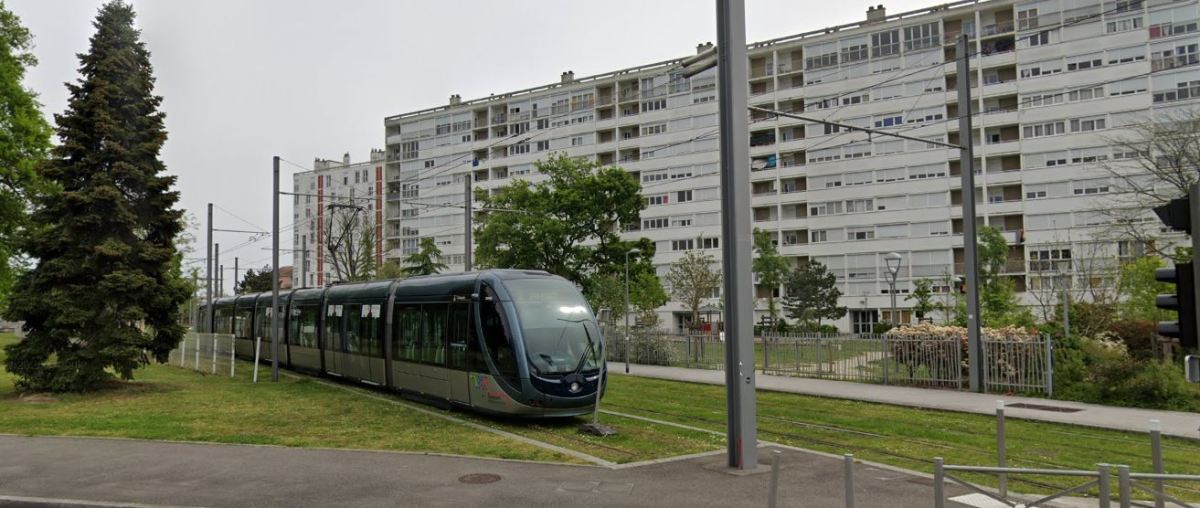 vue sur le tramway à Mérignac