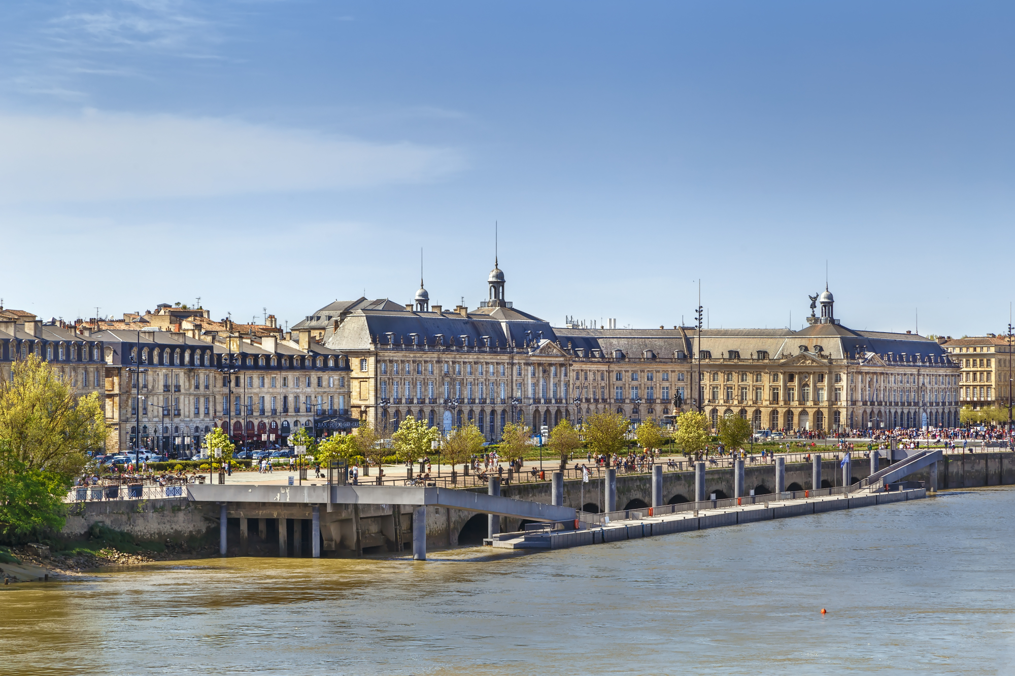Bordeaux vue depuis la Garonne