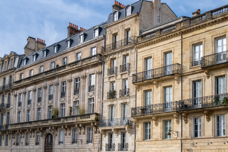 architecte bordeaux - vue sur des façades d'immeubles haussmannien à Bordeaux