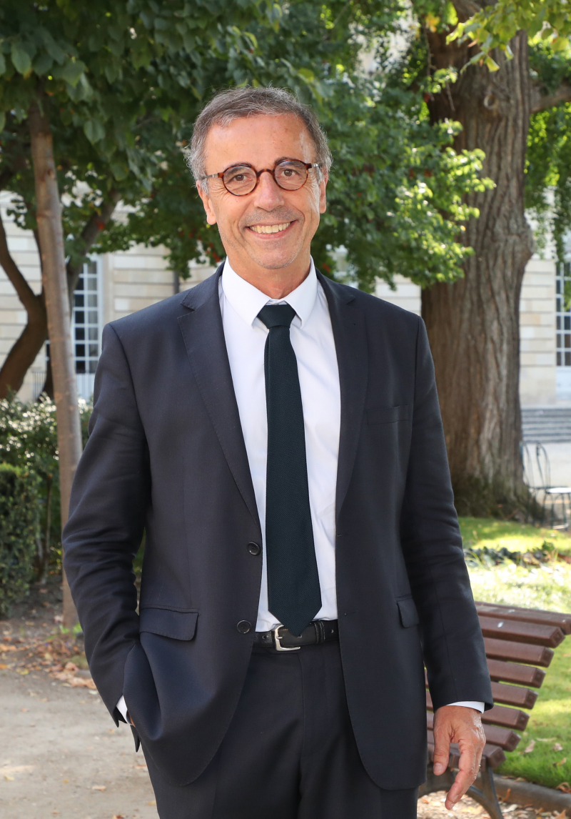 Portrait de Pierre Hurmic, actuel maire de Bordeaux