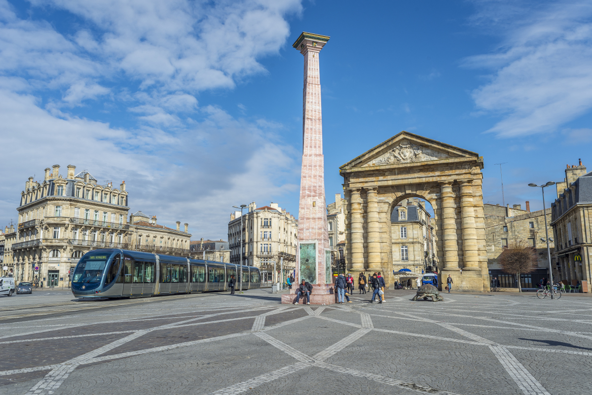 investir à bordeaux - La place de la Victoire et la Porte d'Aquitaine