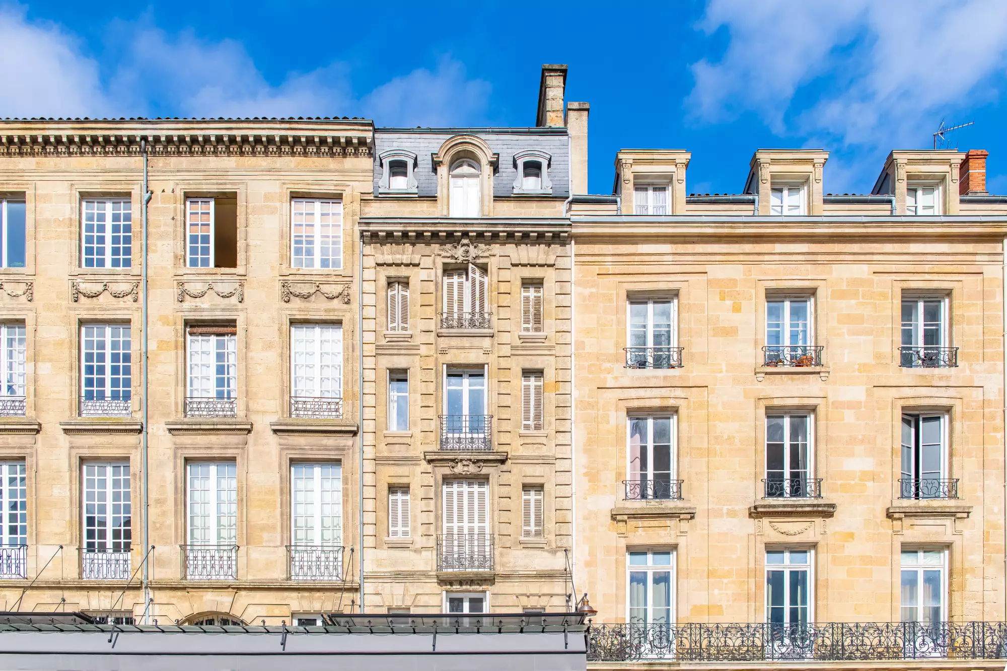 les façades de pierres blondes à Bordeaux
