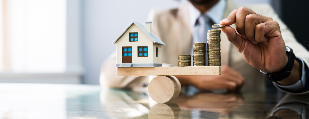 IMMO9 propose à ses clients des contrats d’assurance dans le cadre de leurs projets Nos partenaires – concept d’équilibre entre bien immobilier et argent