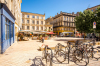 Zone Pinel Bordeaux – Une petite place de Bordeaux