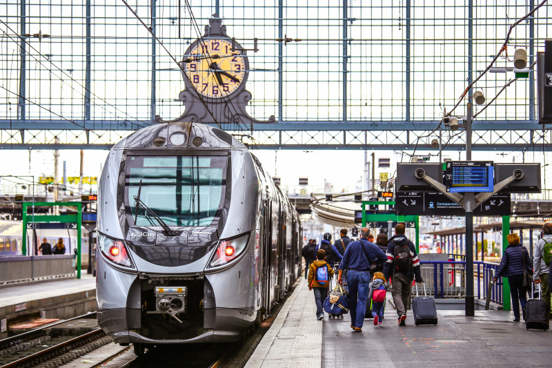 Ligne Nantes-Bordeaux – Train à quai en gare de Bordeaux Saint-Jean