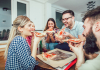 Investissement locatif Bordeaux – des colocataires autour d’une pizza