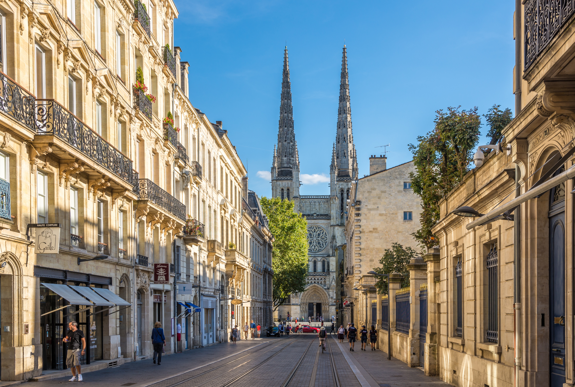 Vue du centre historique de Bordeaux et de sa cathédrale