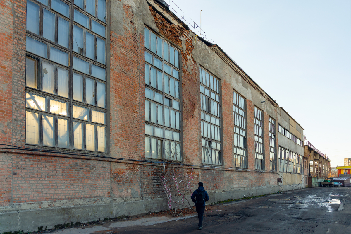 Les travaux de démolition des anciennes entreprises de carrosserie vont débuter sur le site Friche Terrefort – Grand bâtiment industriel désaffecté