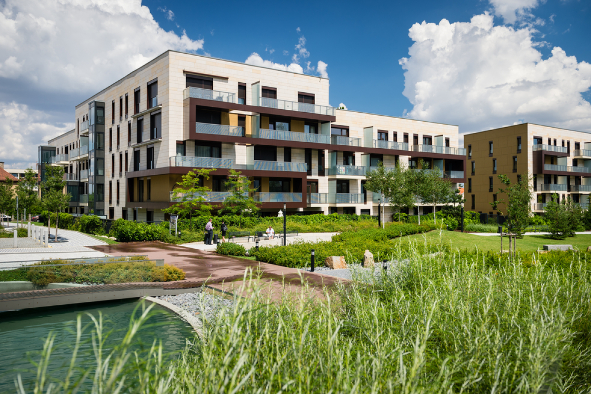 Boulevard des frères Moga à Bordeaux – vue sur un programme immobilier neuf et des espaces verts