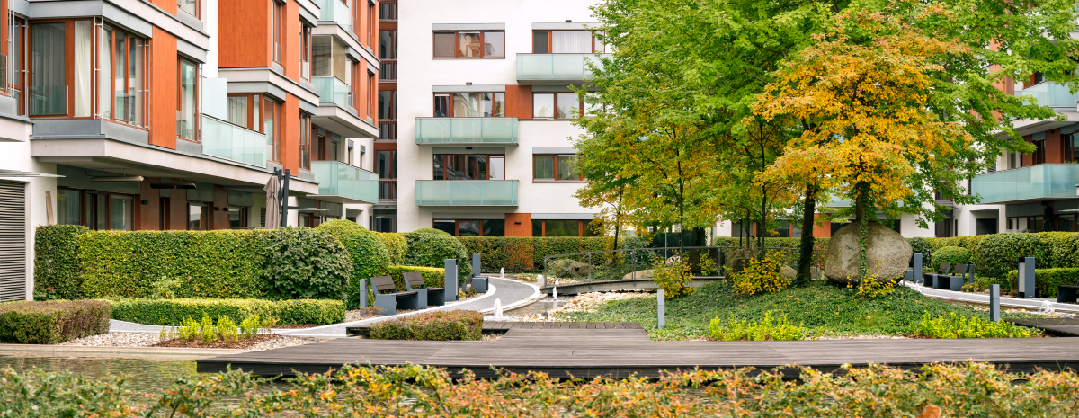 Création de l’écoquartier La Villette vue sur une résidence neuve entourée de nature