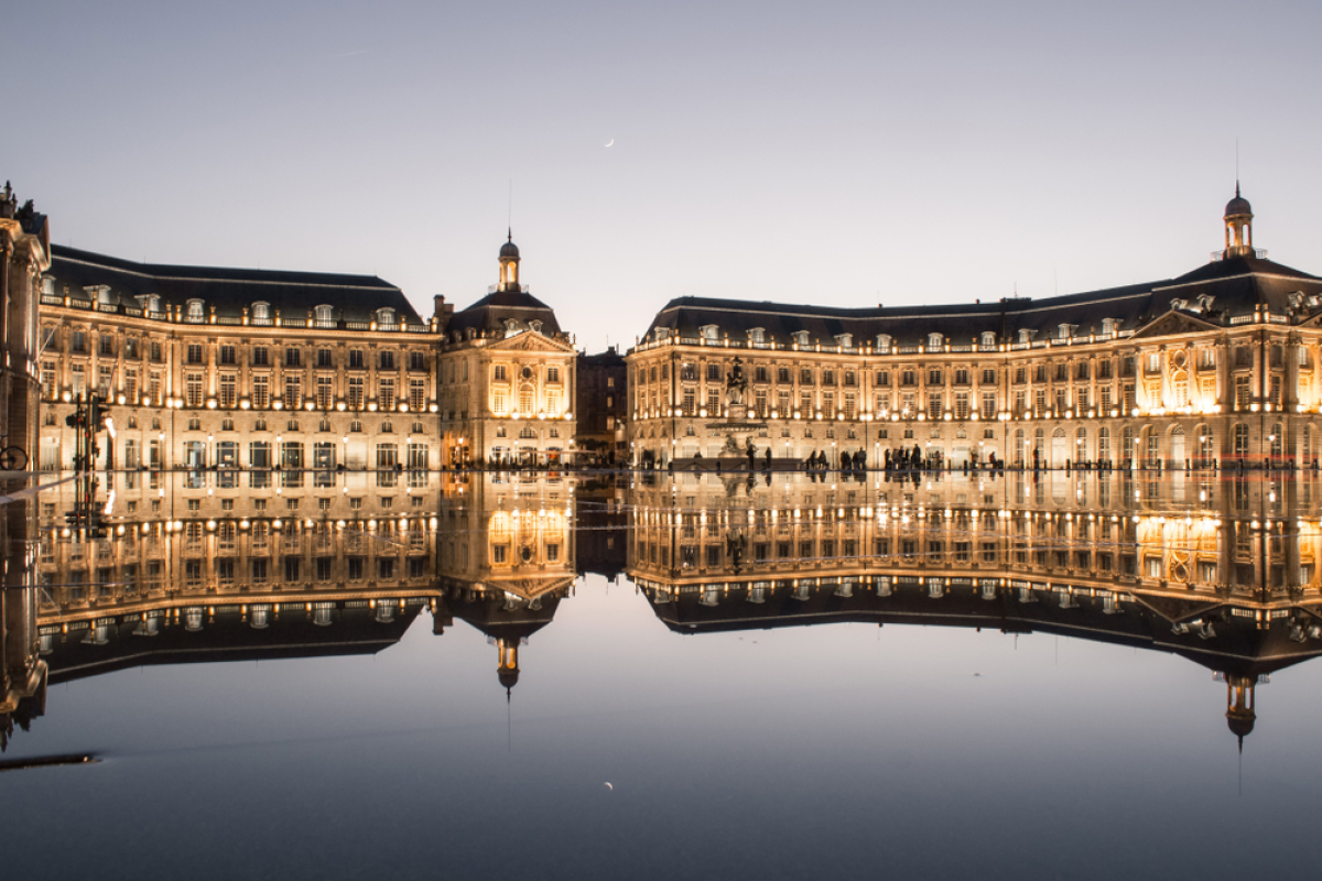 Réhabilitation à Bordeaux Mériadeck – vue sur le miroir d’eau à Bordeaux