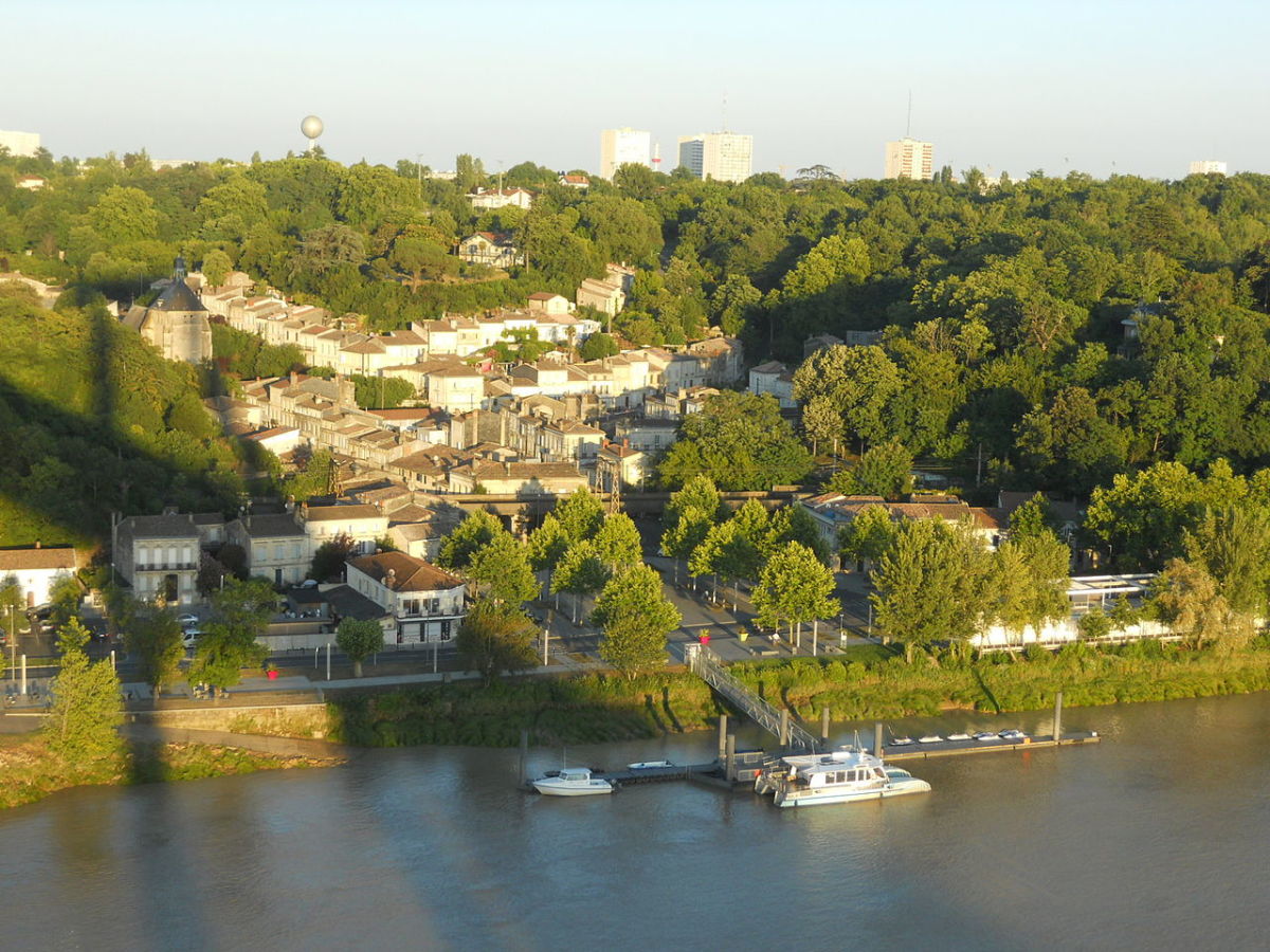 Téléphérique Bordeaux – vue aérienne sur le Vieux Lormont en Gironde