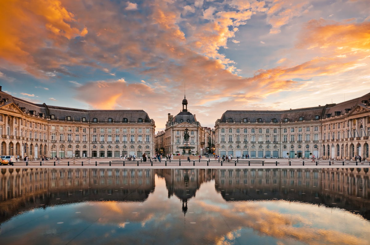 Programme neuf Bordeaux – vue sur le tramway à Bordeaux