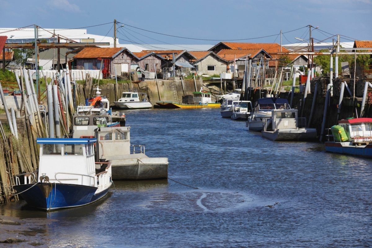 Avec son port Ostréicole, ses chantiers navals et son bassin d’entreprise, Gujan-Mestras est un véritable bassin d’emploi Où investir sur la “Côte d’Argent” ? - Le port Ostréicole de Gujan-Mestras