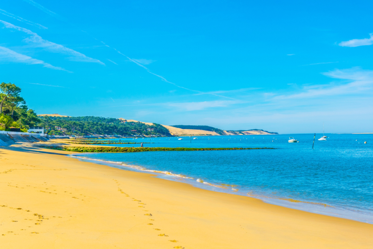 La “Côte d’Argent” regorge de lieux naturels préservés qui attirent chaque année des milliers de touristes Où investir sur la “Côte d’Argent” ? - Une vue de la mer depuis la dune du Pilat