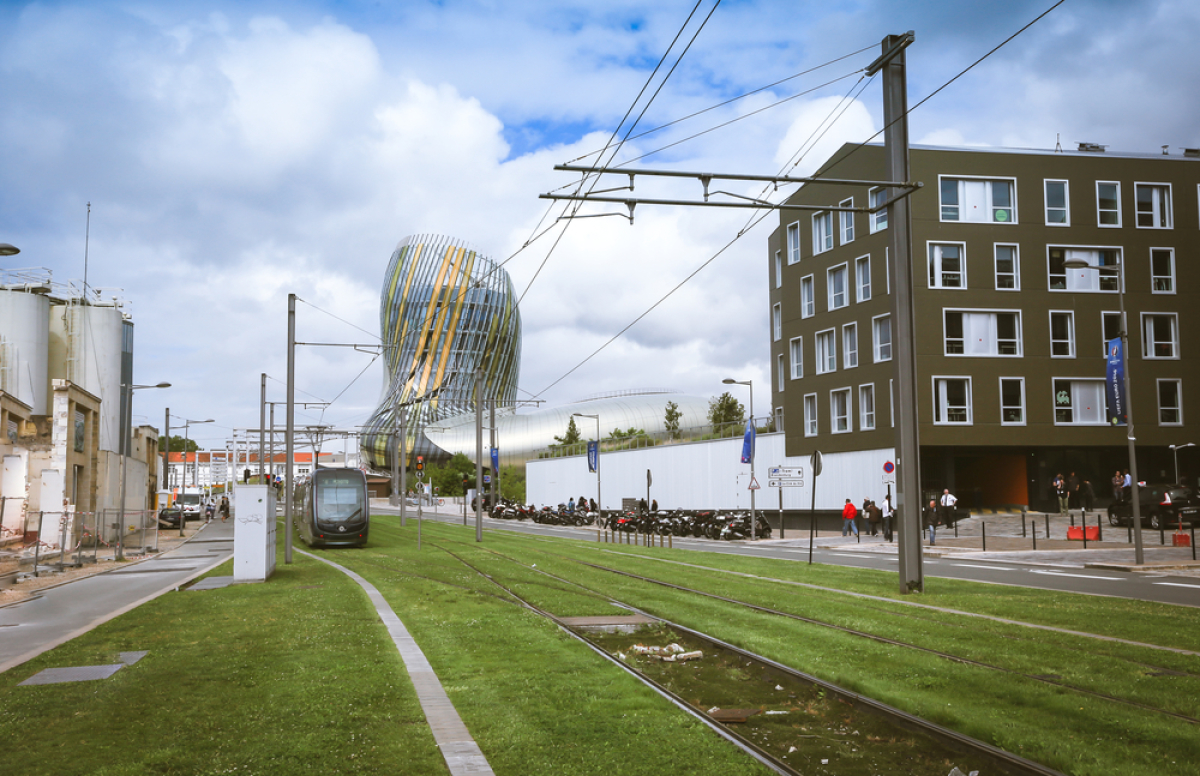 Quartier Baclan Bordeaux – vue sur la station de tramway Cité du Vin dans le quartier Bacalan