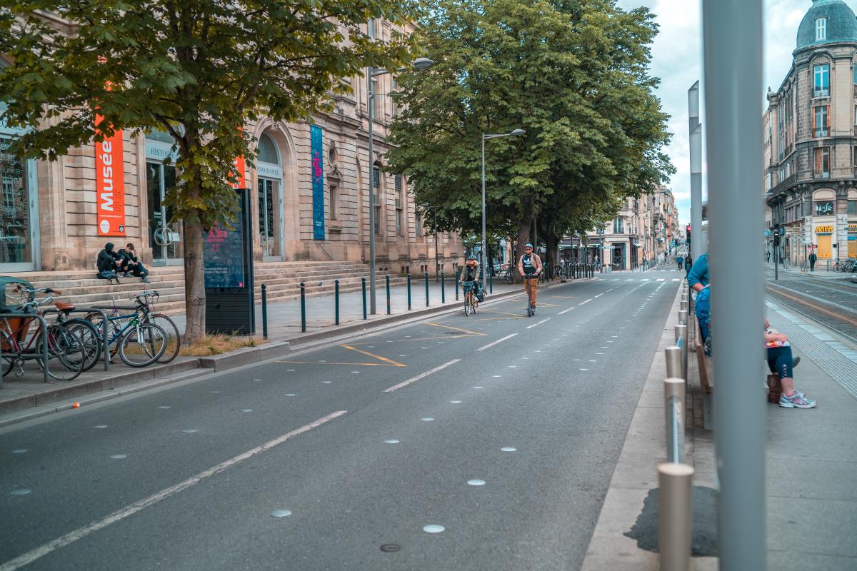 Bordeaux fait partie des “100 villes climatiquement neutres et intelligentes” Transition énergétique Bordeaux – vue sur une en centre-ville de Bordeaux