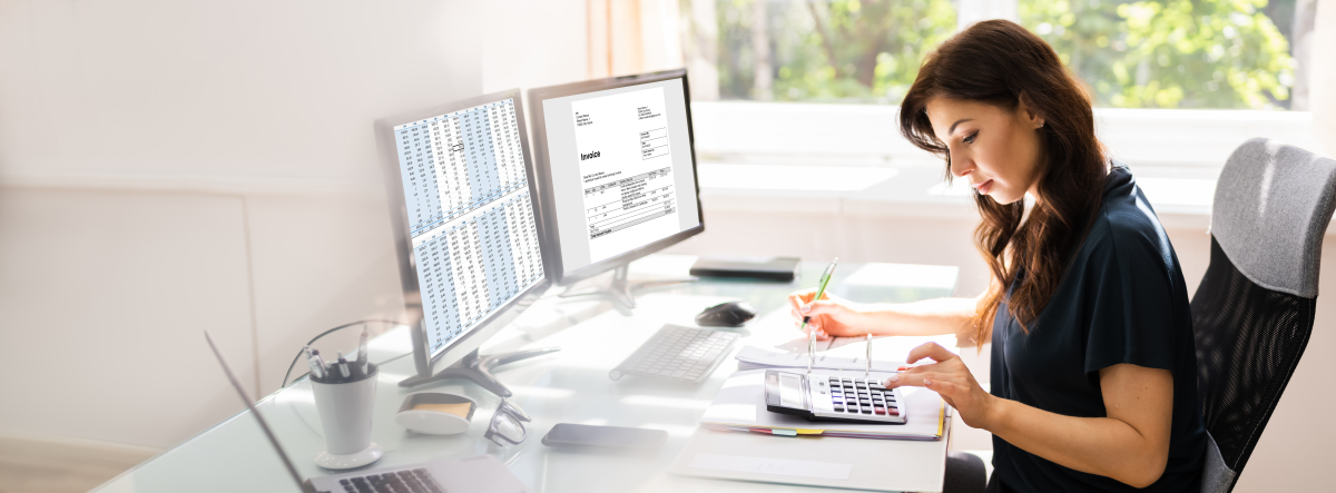 Les tarifs d’un expert en livraison VEFA sont variables Expert en livraison VEFA – Illustration d’une experte qui fait ses comptes