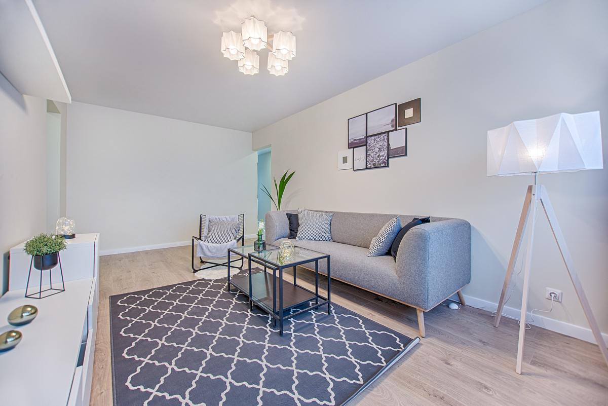 Premier investissement locatif – intérieur d’un appartement neuf et moderne meublé