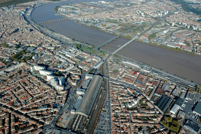 Actualité à Bordeaux - Pont Simone Veil : la première traversée réalisée par les élus