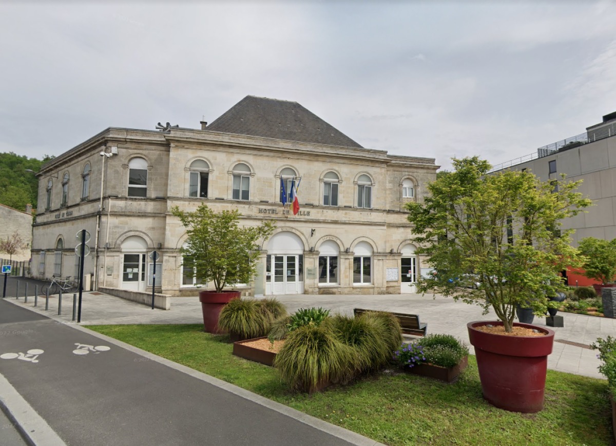 Pinel Cenon –Vue de la Mairie de Cenon