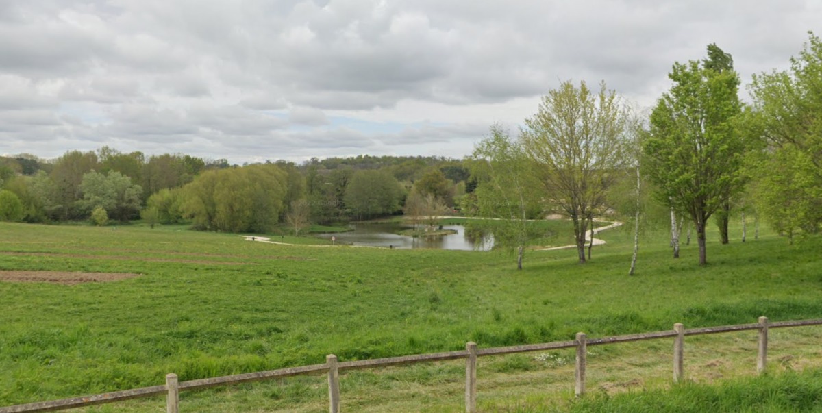 Le parc de la commune constitue un lieu de promenade charmant et bucolique Loi Pinel Montussan – Le Parc de Gourrège de Montussan