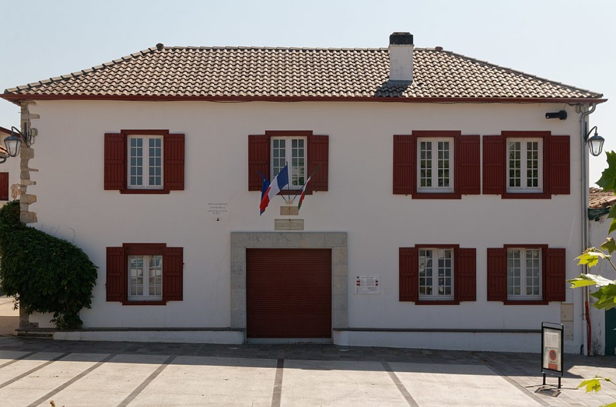  Loi Pinel Arbonne – vue sur la mairie d’Arbonne