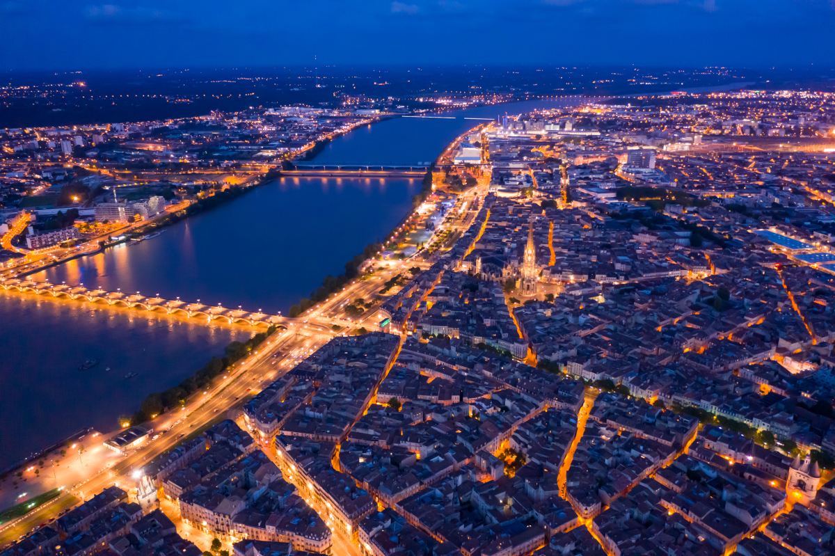 bordeaux de nuit vu du ciel