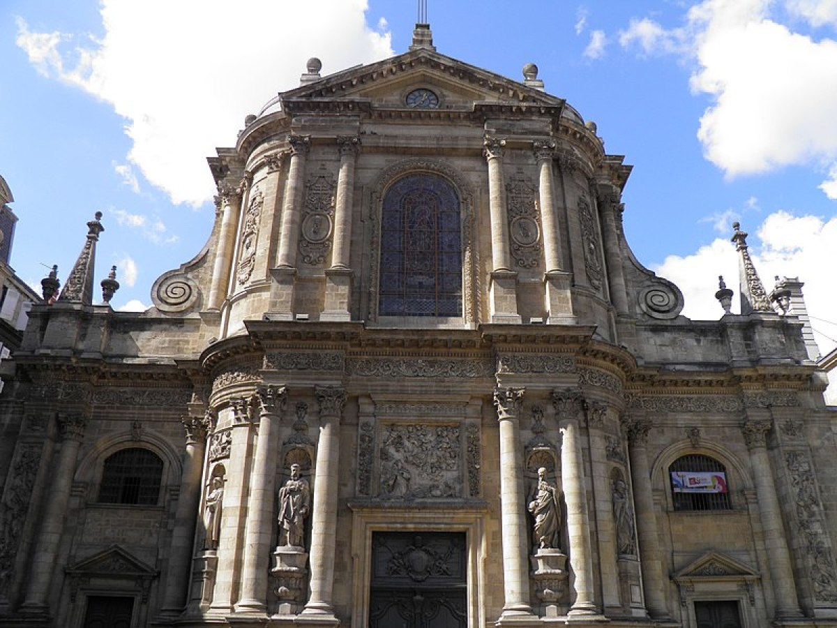 façade de Notre Dame au cœur du quartier du triangle d’or à Bordeaux