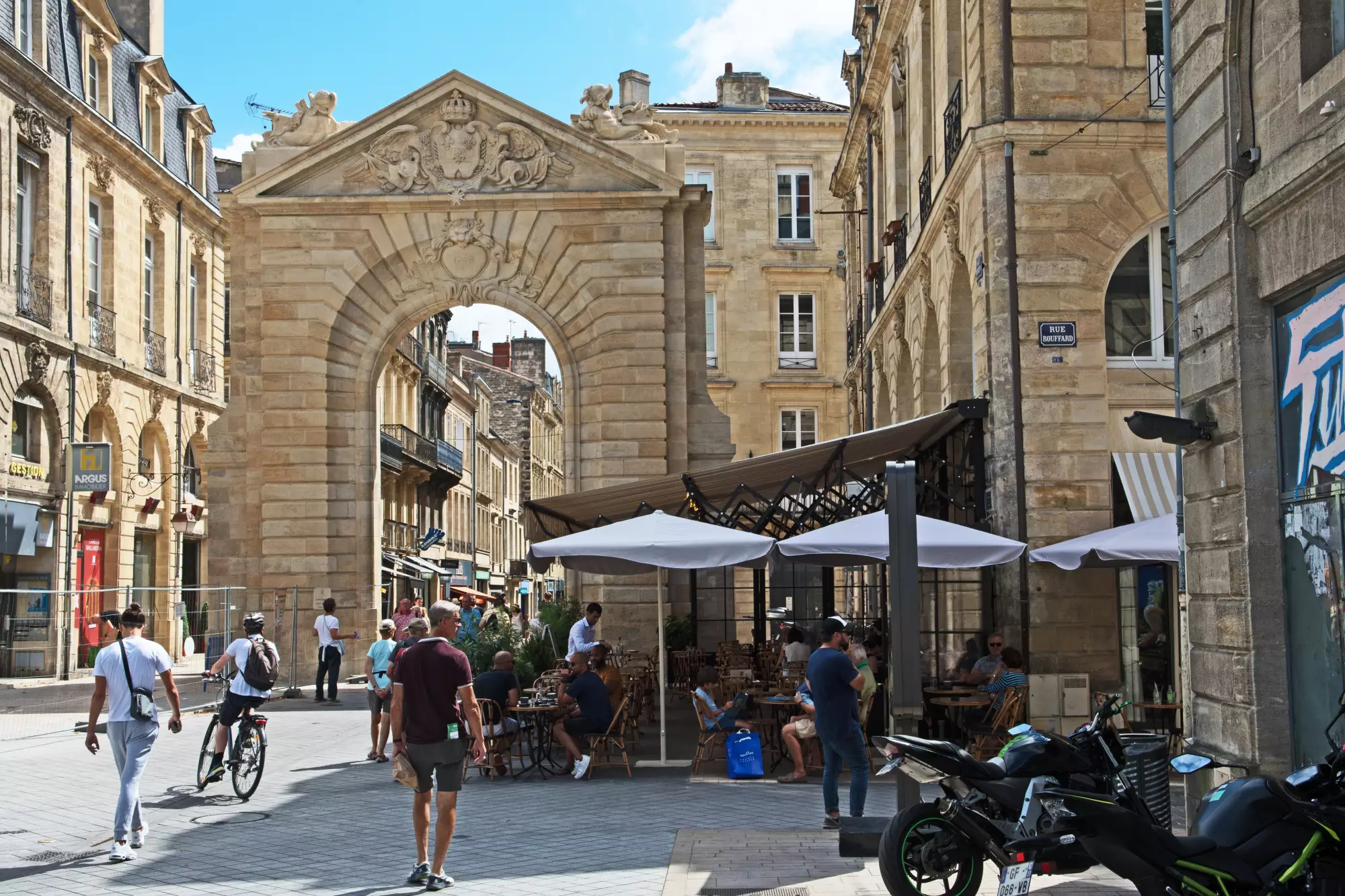 la porte dijeaux fait partie des six portes emblématiques de Bordeaux