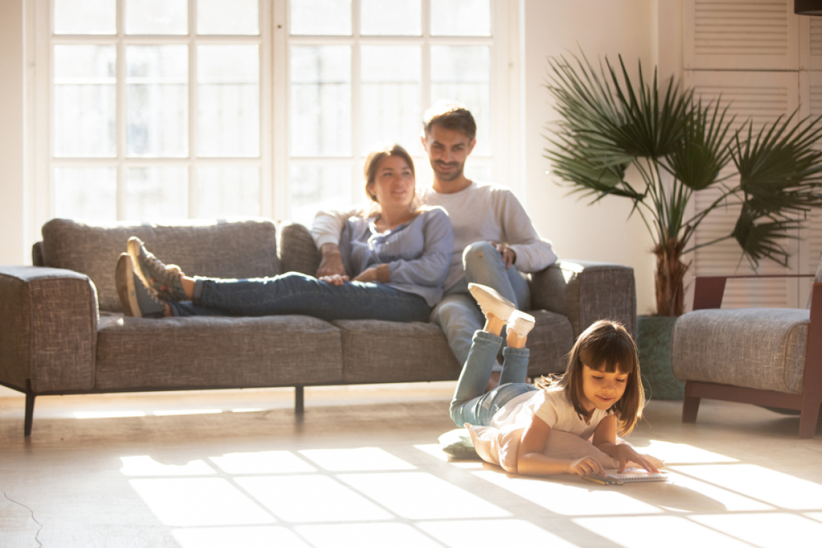 loi pinel plus confort d’usage – une famille profitant du confort de son appartement neuf pinel plus