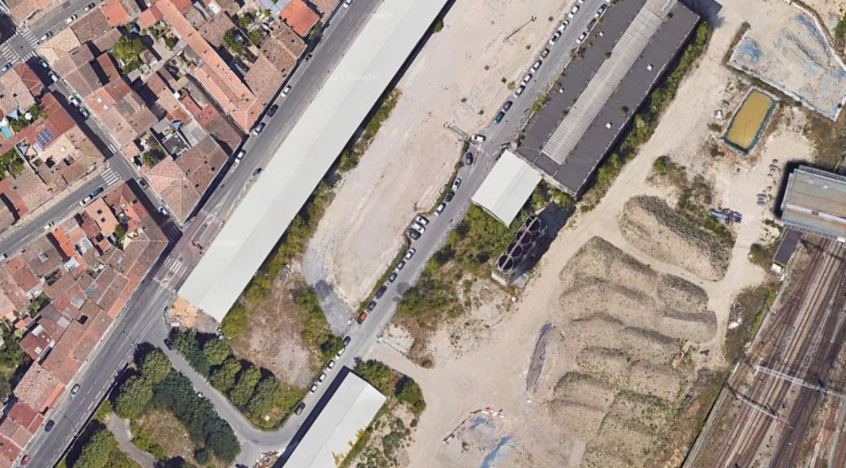 Le site où a été construit le quartier était marqué par un fort héritage industriel Quartier Amédée Saint-Germain Bordeaux — vue satellite du site du quartier Amédée Saint-Germain avant travaux
